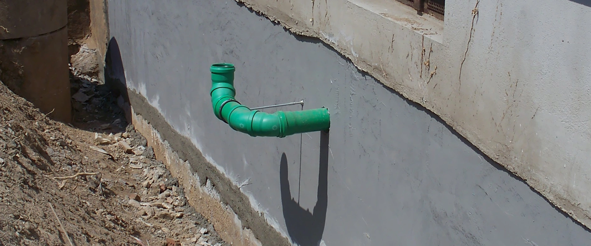 Bitumen-free reactive sealant MC-Proof eco (formerly Expert Proof eco) from MC-Bauchemie has a high crack-bridging capacity and is radon-tight, as was recently confirmed in a certification test.
